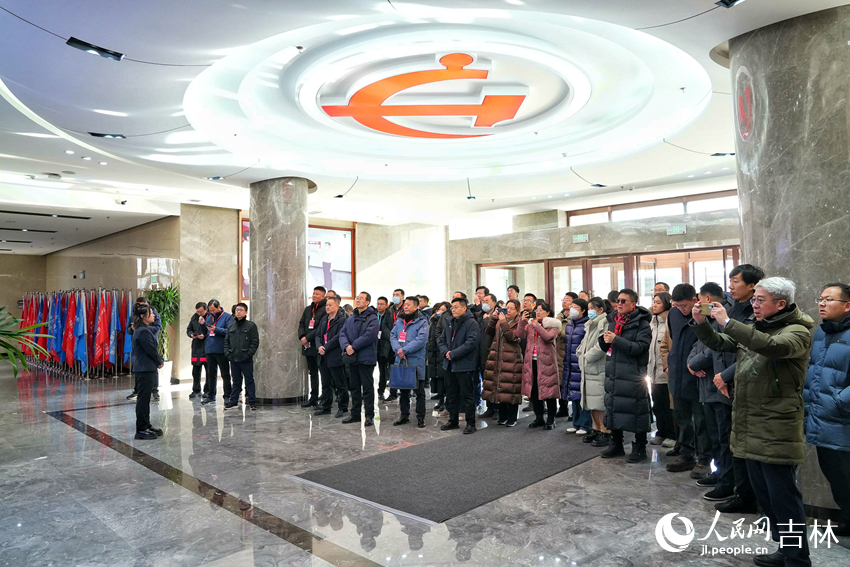 11月30日，参会嘉宾在长春社区干部学院观摩。人民网记者 李洋摄