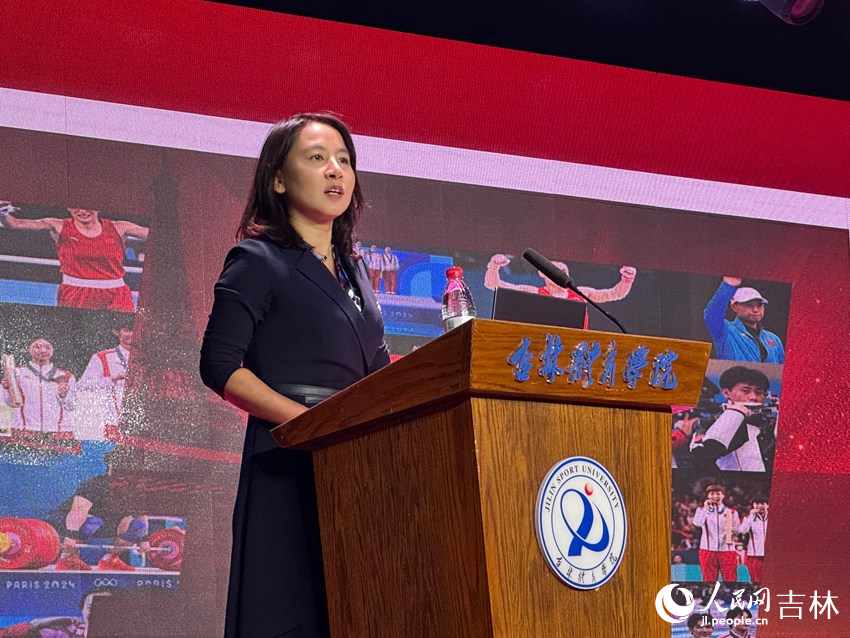 吉林体育学院马克思主义学院院长何文娜教授担任讲师。人民网记者 李思玥摄