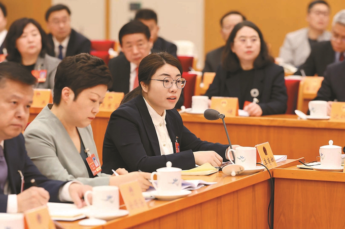 3月6日，十四届全国人大三次会议江苏代表团召开全体会议，学习贯彻习近平总书记重要讲话精神。 吴胜 万程鹏 摄