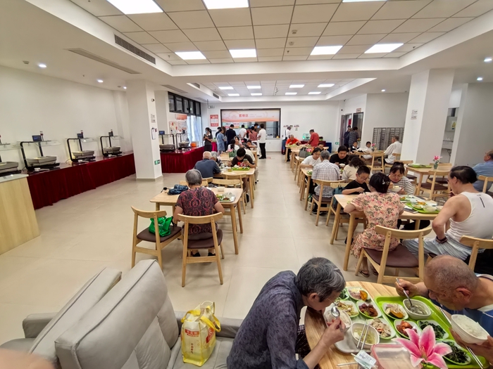 滨湖区蠡园街道西园社区食堂。苏潇煌摄