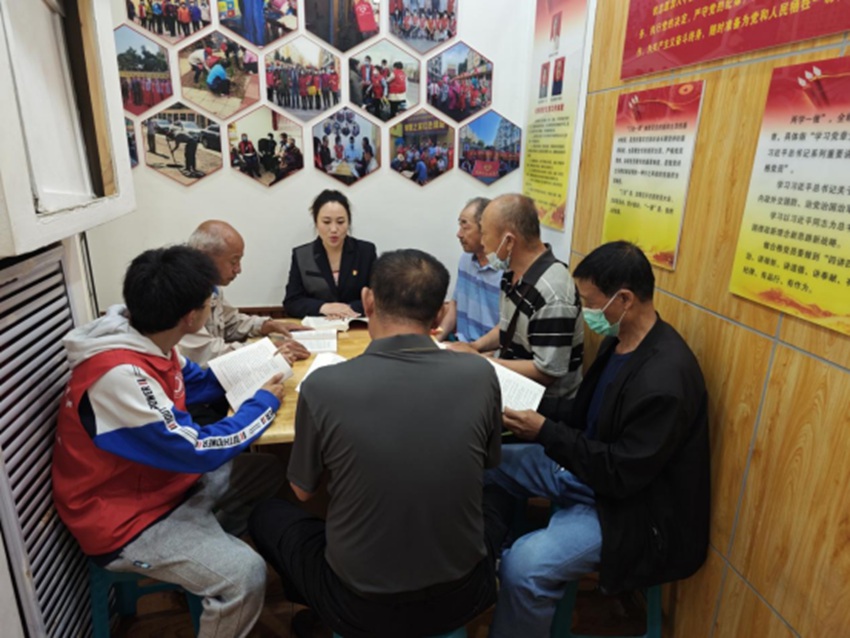 广兴街道越野社区“教师楼”锅炉房变身党群服务站。