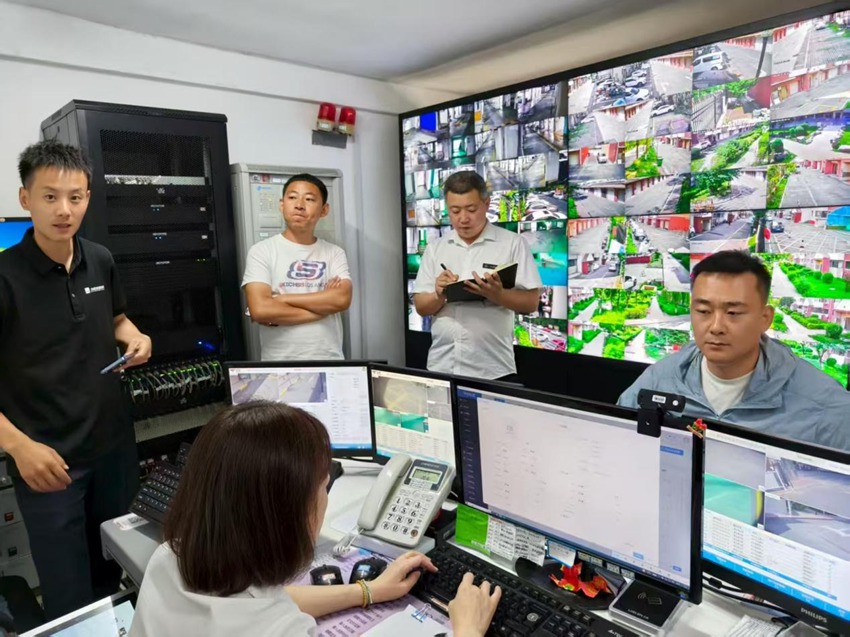 汽开区锦绣街道长沈社区力旺康景小区将老旧模拟监控系统升级为高清数字智慧监控系统。