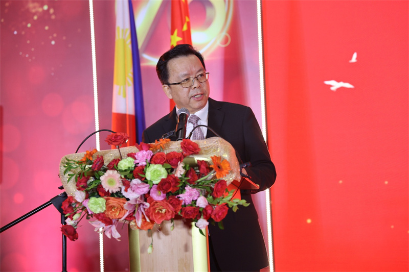 中国驻菲律宾大使黄溪连在招待会上致辞。中国驻菲律宾使馆供图