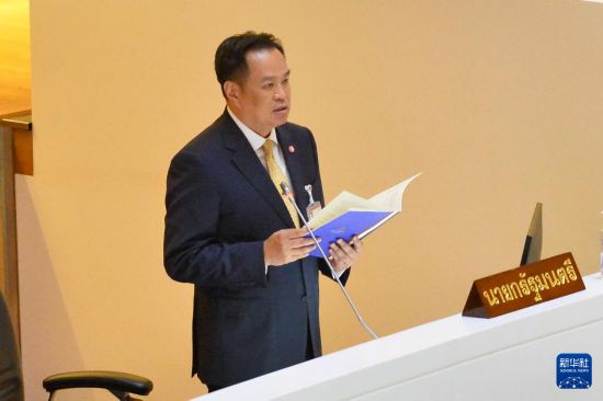 　　9月29日，在泰国首都曼谷，泰国总理阿努廷在出席国会会议时宣读施政方针。新华社发（拉亨摄）