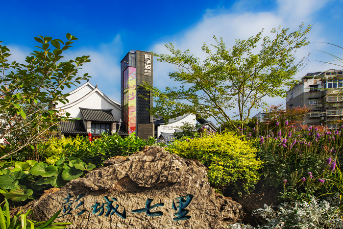 改造后的剪子股菜市。汪群摄