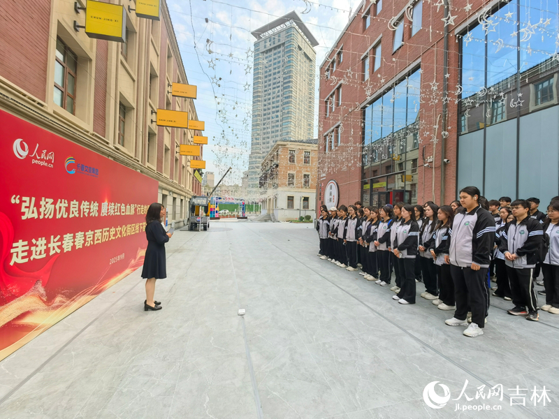 吉林工商学院学生听教师现场授课。人民网记者 马俊华摄